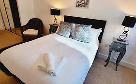 Luxury Waterside Apartment Canary Wharf